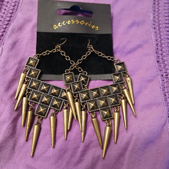 Nwt Antiqued Bronze Chain & Pyramid stud Drop dangle Earrings Punk Rave RockRoll - Picture 3 of 3